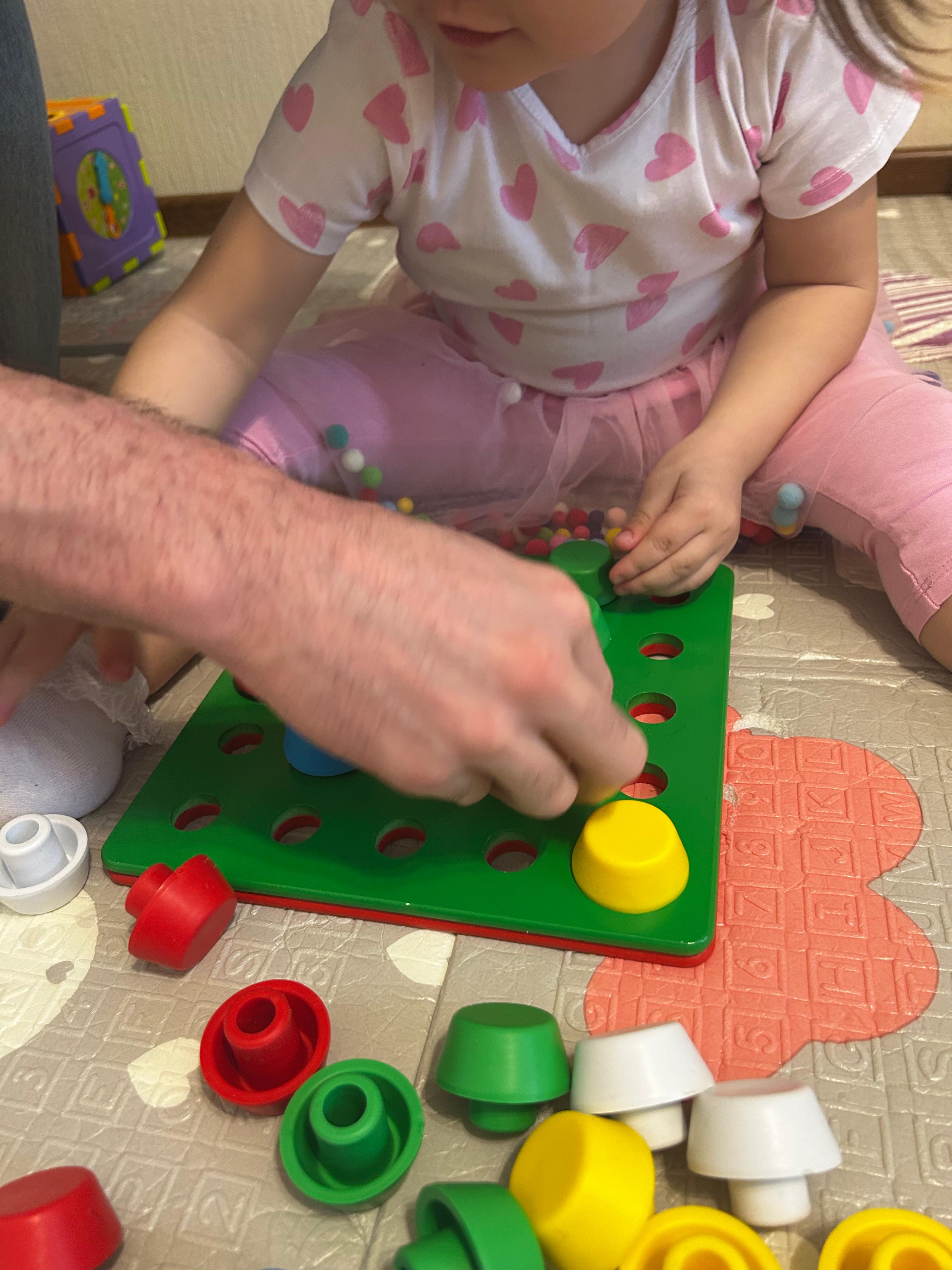 Малышка с мозаикой