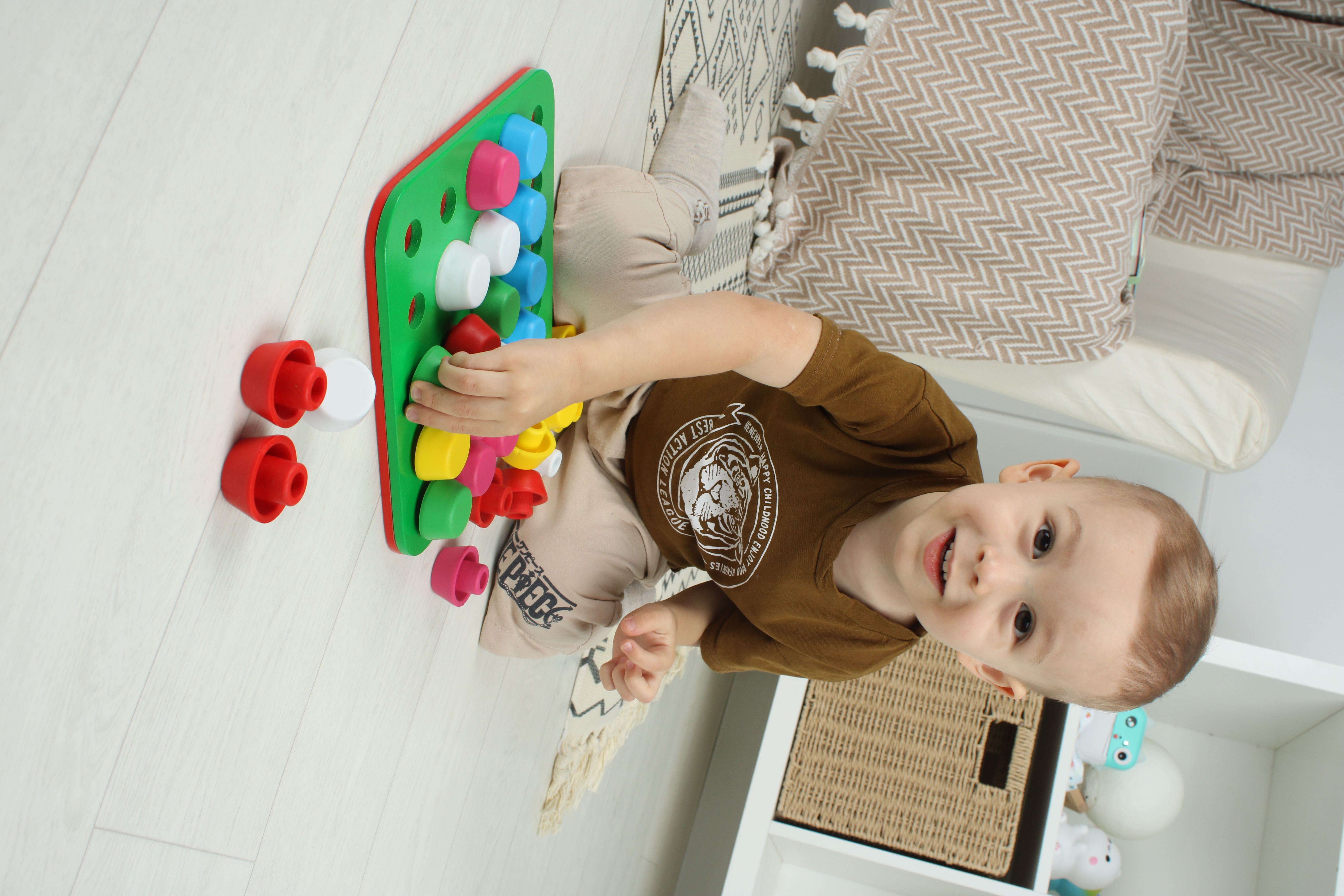 Малыш увлечён игрой